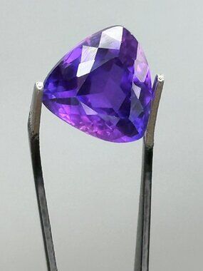 GORGEOUS Certified Bi-Color Sapphire